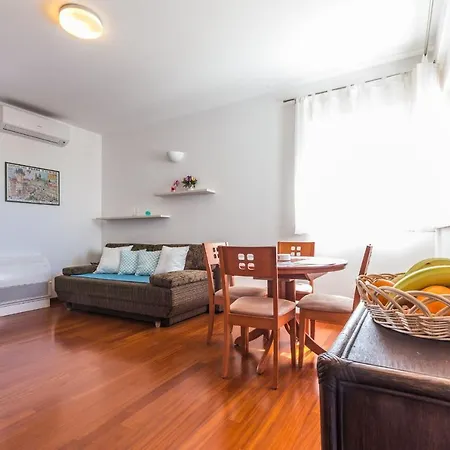 Apartment Adriano 2br With Terrace