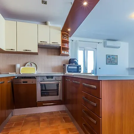 Adriano 2br With Terrace *