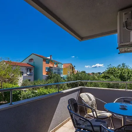 Apartment Adriano 2br With Terrace Zadar