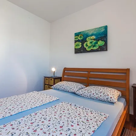 Adriano 2br With Terrace Zadar