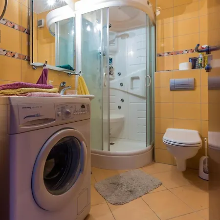 Adriano 2br With Terrace Задар