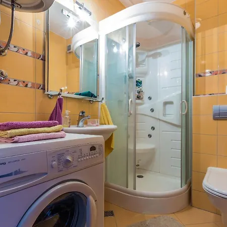 Adriano 2br With Terrace Διαμέρισμα *