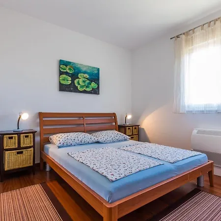 Adriano 2br With Terrace * זאדאר